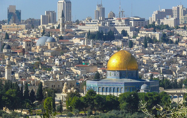 Miközben az USA és Izrael kilép a szervezetből, francia zsidó származású igazgatót választott az UNESCO